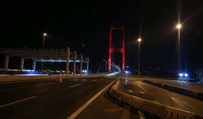 Son dakika haberi: 15 ilde sokağa çıkma kısıtlaması başladı Son dakika haberi: 15 ilde sokağa çıkma kısıtlaması başladı