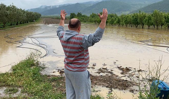 Tarım arazileri sular altında kaldı! 'Şu anda mahvolduk, bittik' Tarım arazileri sular altında kaldı! 'Şu anda mahvolduk, bittik'