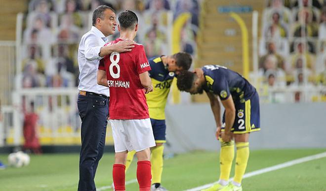 Kadıköy'de maça damga vuran o anlar: Mert Hakan ve Tahir Karapınar... Kadıköy'de maça damga vuran o anlar: Mert Hakan ve Tahir Karapınar...