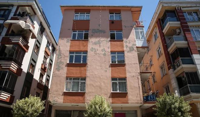 Güngören'de bu binada oturanlar tedirgin Güngören'de bu binada oturanlar tedirgin