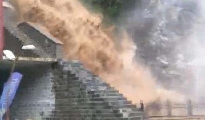 Ayder Yaylası yolunda heyelan Ayder Yaylası yolunda heyelan