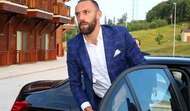 Son Dakika | Fenerbahçe'den Vedat Muriqi'in transferini duyurdular! Yerine iki golcü birden... Son Dakika | Fenerbahçe'den Vedat Muriqi'in transferini duyurdular! Yerine iki golcü birden...