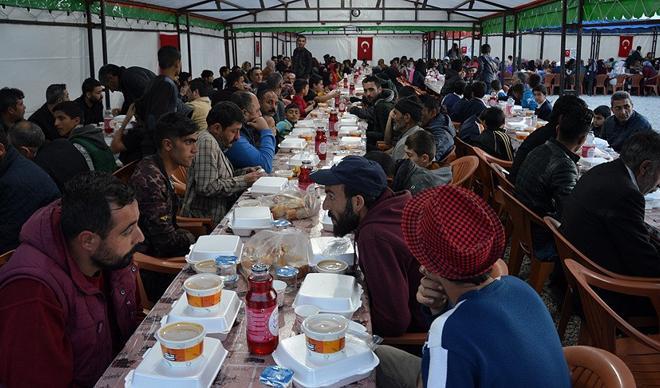 Mevlid Kandili'nde yapılacak ibadetler - Mevlid Kandilinde oruç tutulur mu, kandilde oruç tutmanın fazileti nedir? Mevlid Kandili'nde yapılacak ibadetler - Mevlid Kandilinde oruç tutulur mu, kandilde oruç tutmanın fazileti nedir?
