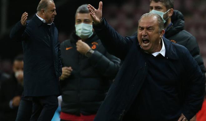 Son Dakika | Galatasaray'da Fatih Terim çılgına döndü! İşte o anlar... Son Dakika | Galatasaray'da Fatih Terim çılgına döndü! İşte o anlar...