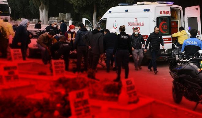 Manisa'da mezarlıkta dehşet! Ağabeyi ve yengesini mezarlıkta vurdu Manisa'da mezarlıkta dehşet! Ağabeyi ve yengesini mezarlıkta vurdu