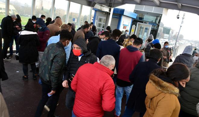 Metrobüste HES kodu engeli! Bu kez binemediler... Metrobüste HES kodu engeli! Bu kez binemediler...