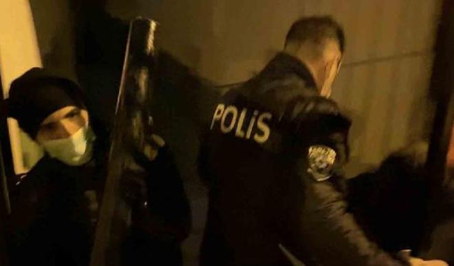 Koçbaşıyla kapısı kırılarak girilen mekanda 50 kişi eğlenirken yakalandı Koçbaşıyla kapısı kırılarak girilen mekanda 50 kişi eğlenirken yakalandı
