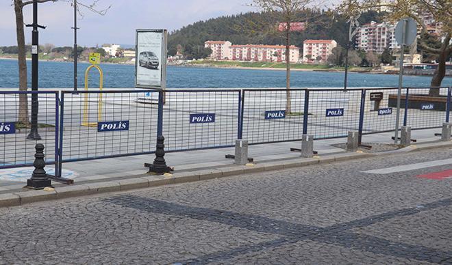 Vaka sayıları artan Çanakkale’de yeni tedbir! Sahiller ve parklar vatandaşlara kapatıldı Vaka sayıları artan Çanakkale’de yeni tedbir! Sahiller ve parklar vatandaşlara kapatıldı