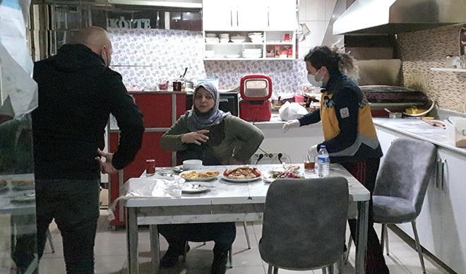 İftar sofrasında vahşet! Görenler ihbar etti İftar sofrasında vahşet! Görenler ihbar etti