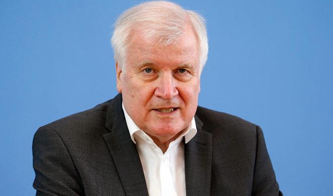 Seehofer koronaya yakalandı Seehofer koronaya yakalandı