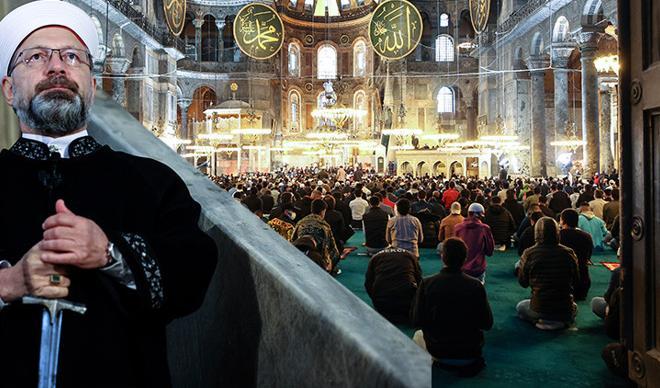 Ayasofya'da 87 yıl sonra ilk! Minbere kılıçla çıktı Ayasofya'da 87 yıl sonra ilk! Minbere kılıçla çıktı