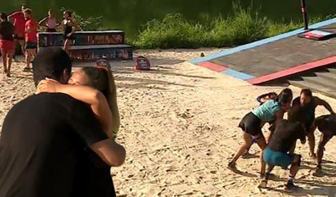 Survivor'da oyun sonu tansiyon yükseldi! Acun Ilıcalı'ya sarılıp ağladı.... Survivor'da oyun sonu tansiyon yükseldi! Acun Ilıcalı'ya sarılıp ağladı....