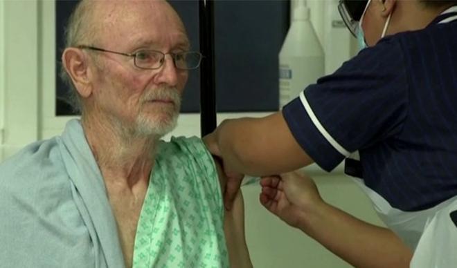 Dünyada ikinci koronavirüs aşısını olmuştu! Hayatını kaybetti