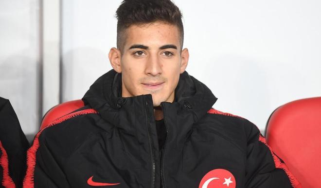 Mert Müldür kimdir, hangi takımlarda oynadı? İşte EURO 2020'de dikkat çeken Mert Müldür'ün futbol hayatı Mert Müldür kimdir, hangi takımlarda oynadı? İşte EURO 2020'de dikkat çeken Mert Müldür'ün futbol hayatı