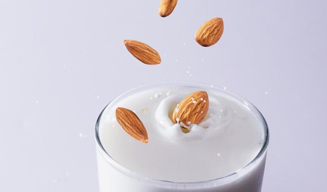 Badem sütü faydaları neler, nasıl yapılır? Badem sütü kalorisi ve besin değeri Badem sütü faydaları neler, nasıl yapılır? Badem sütü kalorisi ve besin değeri