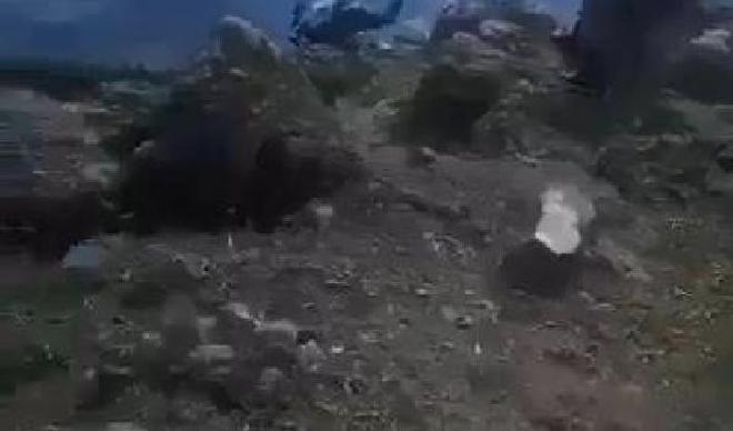 Kayınvalidesinin 70 metrelik uçuruma düştüğü anı görüntüledi Kayınvalidesinin 70 metrelik uçuruma düştüğü anı görüntüledi