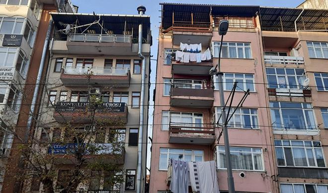 İzmit'te 22 yıldır korku yaratan binalar yıkılıyor İzmit'te 22 yıldır korku yaratan binalar yıkılıyor