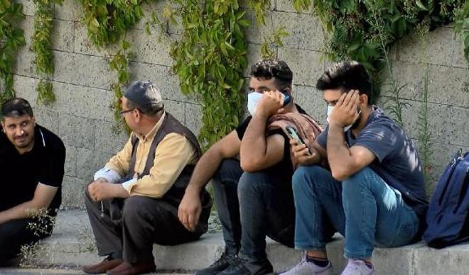 'Sopalı tedavi' ile dehşete düşüren Mala Ali Kürdistani kayıp ama ofisi önünde kuyruk var 'Sopalı tedavi' ile dehşete düşüren Mala Ali Kürdistani kayıp ama ofisi önünde kuyruk var