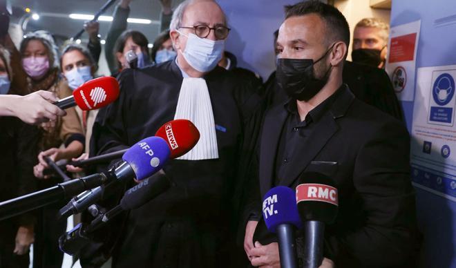 Valbuena'ya seks videosu şantajı davası başladı! Benzema duruşmaya gelmedi Valbuena'ya seks videosu şantajı davası başladı! Benzema duruşmaya gelmedi