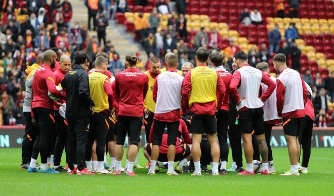 Galatasaray'da Beşiktaş derbisi öncesi taraftara açık idman! Galatasaray'da Beşiktaş derbisi öncesi taraftara açık idman!