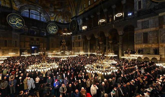 Ayasofya Camii'nde 88 yıl sonra bir ilk Ayasofya Camii'nde 88 yıl sonra bir ilk