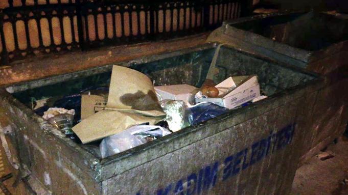 Vicdans�zlar! 1 haftal�k bebe�i ��pe att�lar