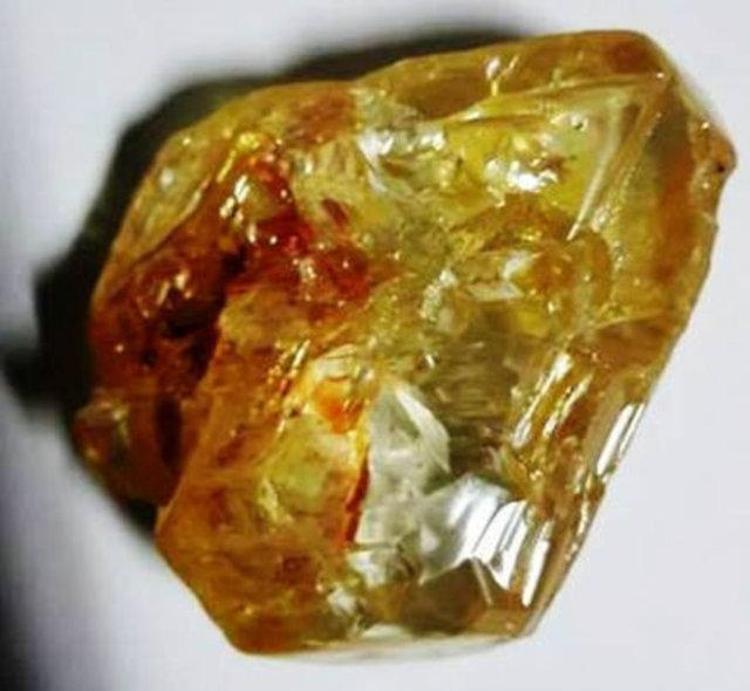 1 Karat Gumus Oktahedron Islenmemis Elmas Ham Elmas Ham Elmas Buy Rusca Ham Elmas Product On Alibaba Com