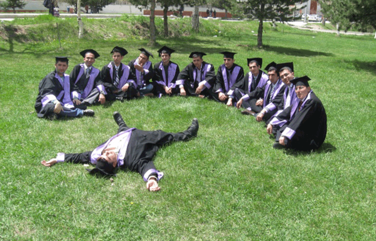 Iste Tum Zamanlarin En Komik 13 Mezuniyet Fotografi Kampus Haberleri