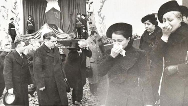 Atatürk&#39;ün cenaze töreni görüntüleri: Bir millet kurtarıcısına ağlıyor - Son Dakika Haber