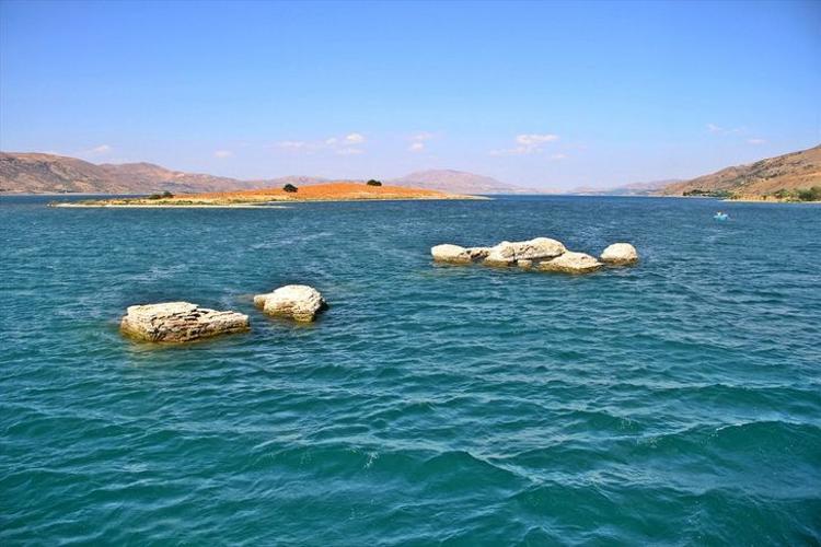 Hazar Gölü�nden �Batık Şehir� çıktı