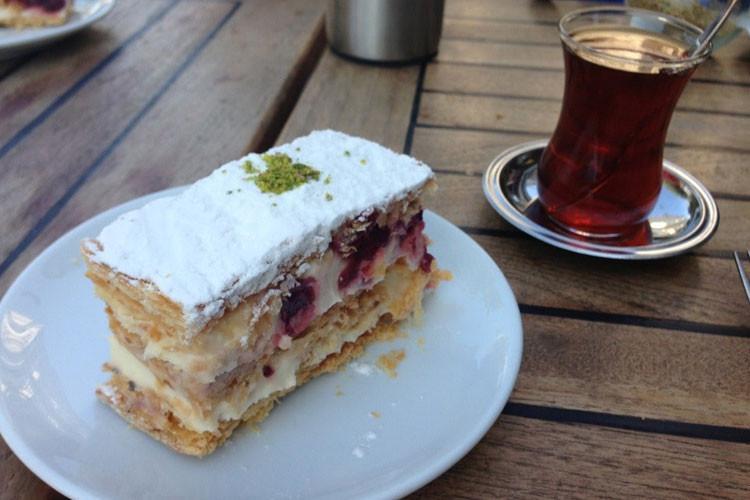 Burgazada Da Ne Yenir En Meshur 7 Restoran Gezilecek Yerler Nefis Yemek Tarifleri