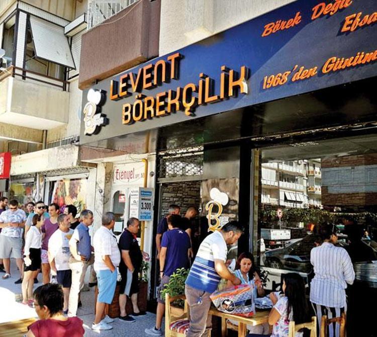 Sırada açlıktan bayılan oluyor&hellip; Kuyrukta bekleten 16 lezzet Magazin