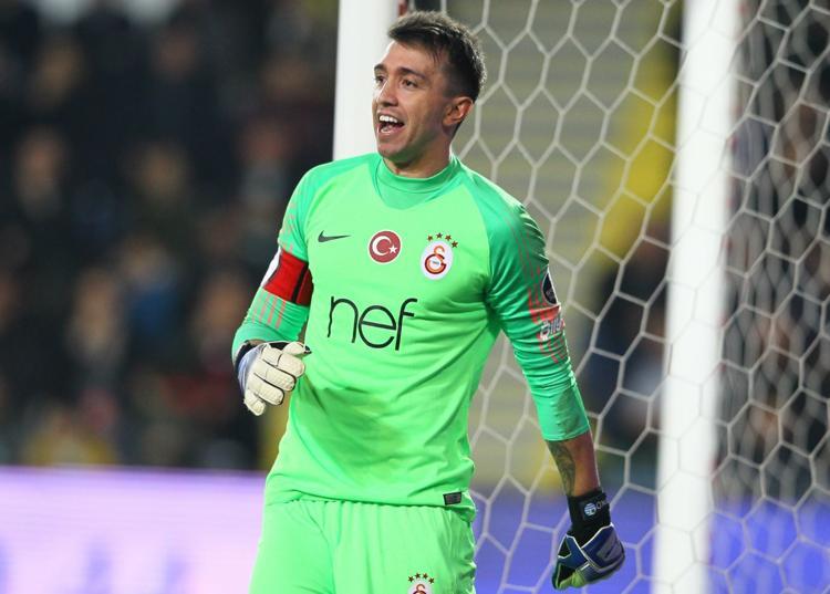 Galatasaray Da Muslera Ile Yollar Ayriliyor Yerine Spor Haberi