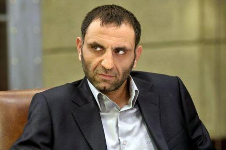 Memati 2022. Гюркан уйгун memati bas. Мемати долина волков сыном. Мемати баш фото. Байрамов мемати.