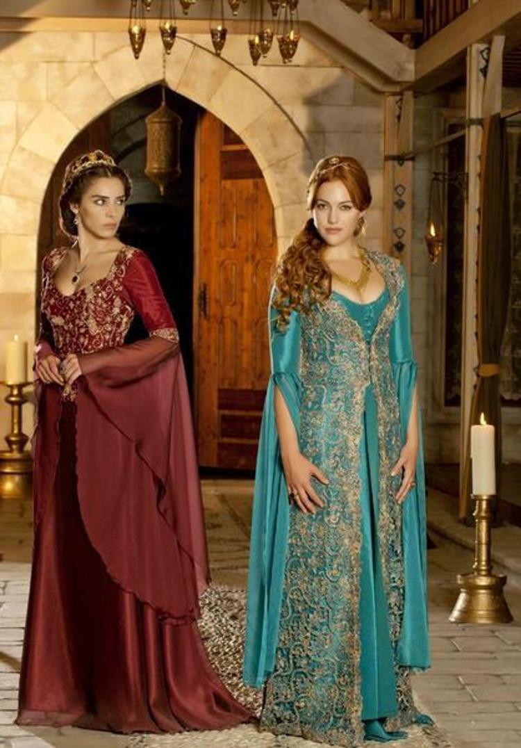 Платья сулейман. Платья сулейман. Платья сулейман. Резеда сулейман мусульманская одежда. Великолепный хюррем и махидевран.