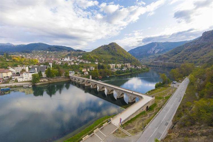 Bosna Hersek Te Bir Osmanli Eseri Drina Koprusu