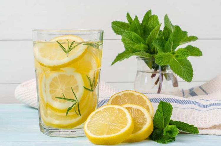 Limonlu Su Icmek Icin 8 Neden Mahmure