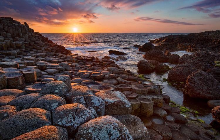 6- Devler Kaldırımı (Giant’s Causeway), Kuzey İrlanda