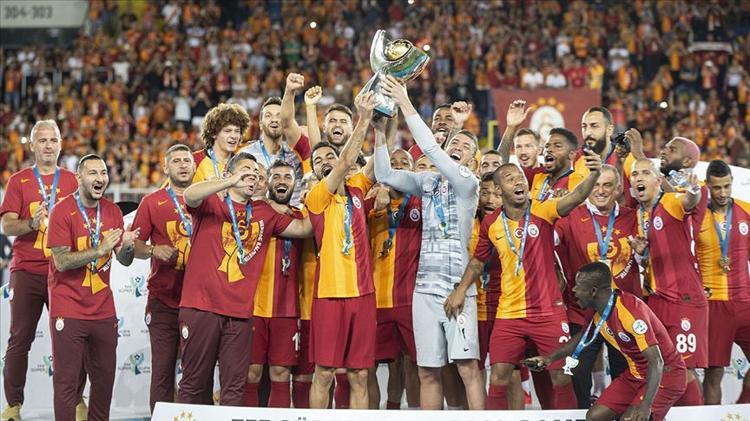 Galatasaray iki kupa birden kazandı