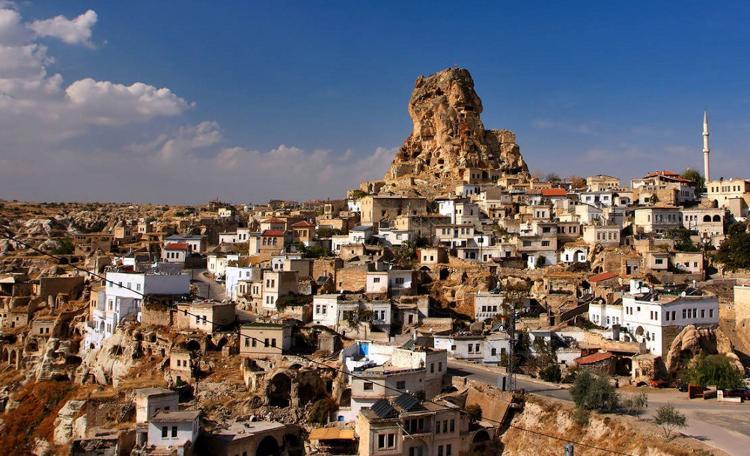 İhtişamlı yapılar: Ortahisar ve U&ccedil;hisar, Nevşehir