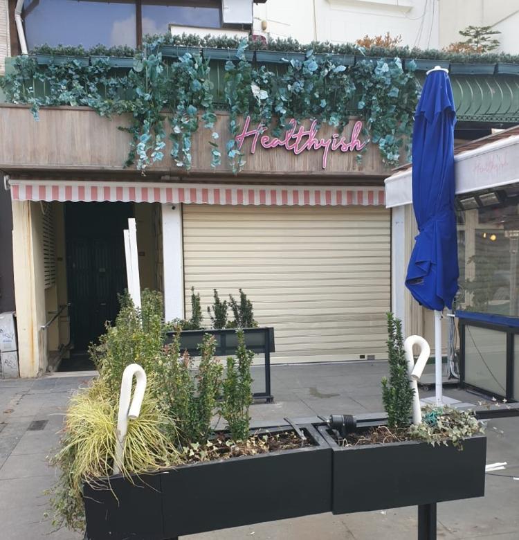 MASALAR GİTTİ, KEPENK İNDİ