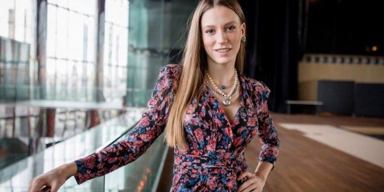 SERENAY SARIKAYA