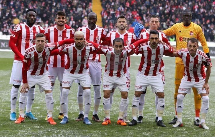 4- Sivasspor: 64 puan / Şampiyonluk oranı: 5.8%
