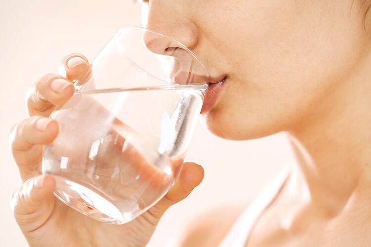 YANLIŞ 5 - Sık sık su içmek faydalı