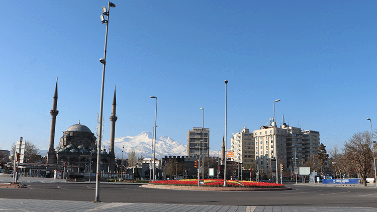 KAYSERİDE SOKAKLAR BOŞ KALDI