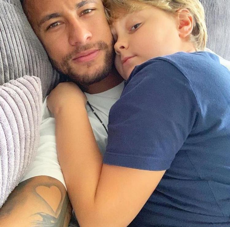 Neymar Kiz Kardesi Annesi Ve 22 Yasindaki Sevgilisi Dunya Bu Aileyi Konusuyor Son Dakika Spor Haberleri