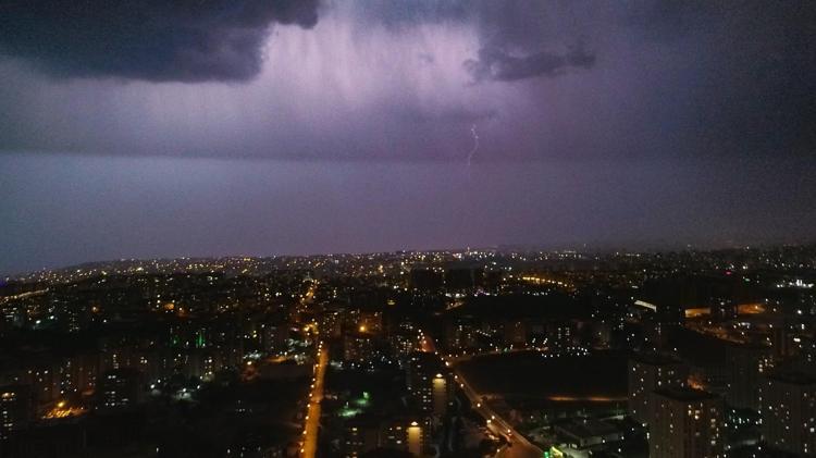 أمطار مصحوبة بعواصف رعدية تضرب إسطنبول (صور)