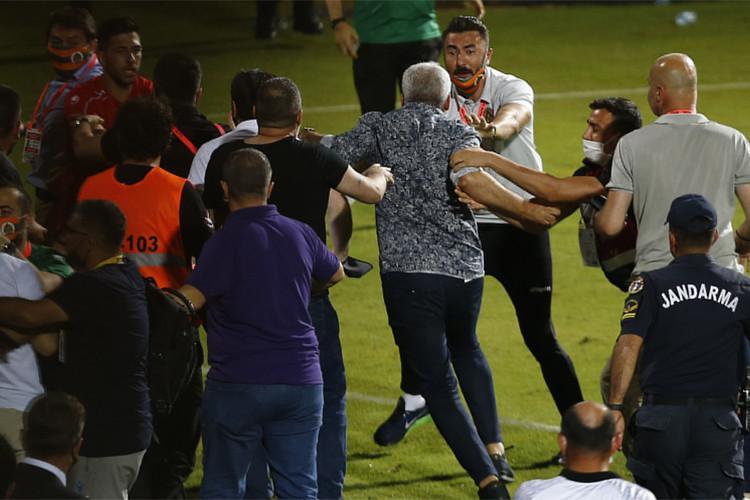 ABARTILI SEVİNÇ SUÇLAMASI