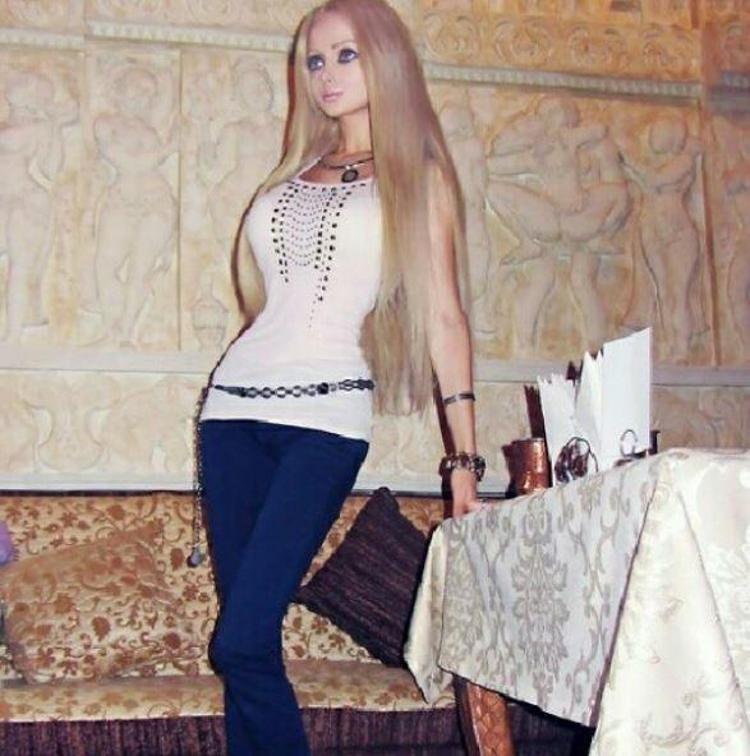 Barbie Bebek Gercek Oldu Iste Insan Barbie