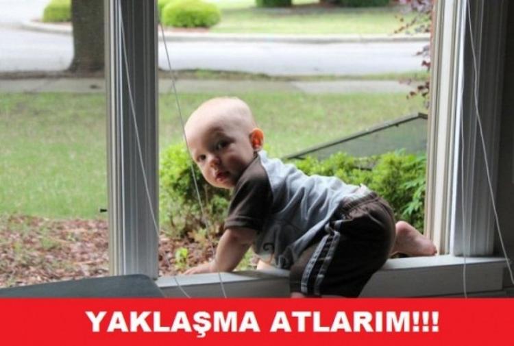 Gülmekten karnınız ağrıyacak! İşte, en komik bebek capsleri